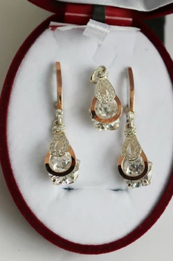 Серебряные серьги с золотыми накладками МЕЧТАТЕЛЬНИЦА Серебряные серьги с золотыми накладками МЕЧТАТЕЛЬНИЦА